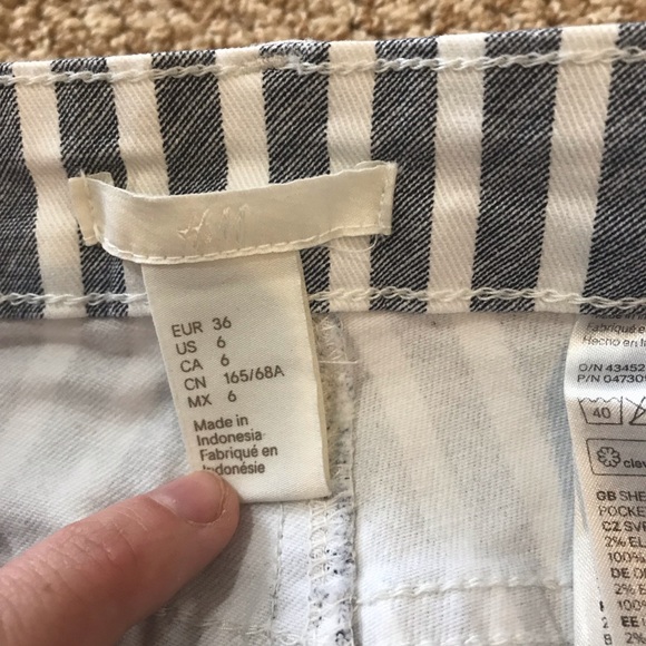 Blue and white striped shorts from H&M - Picture 3 of 4